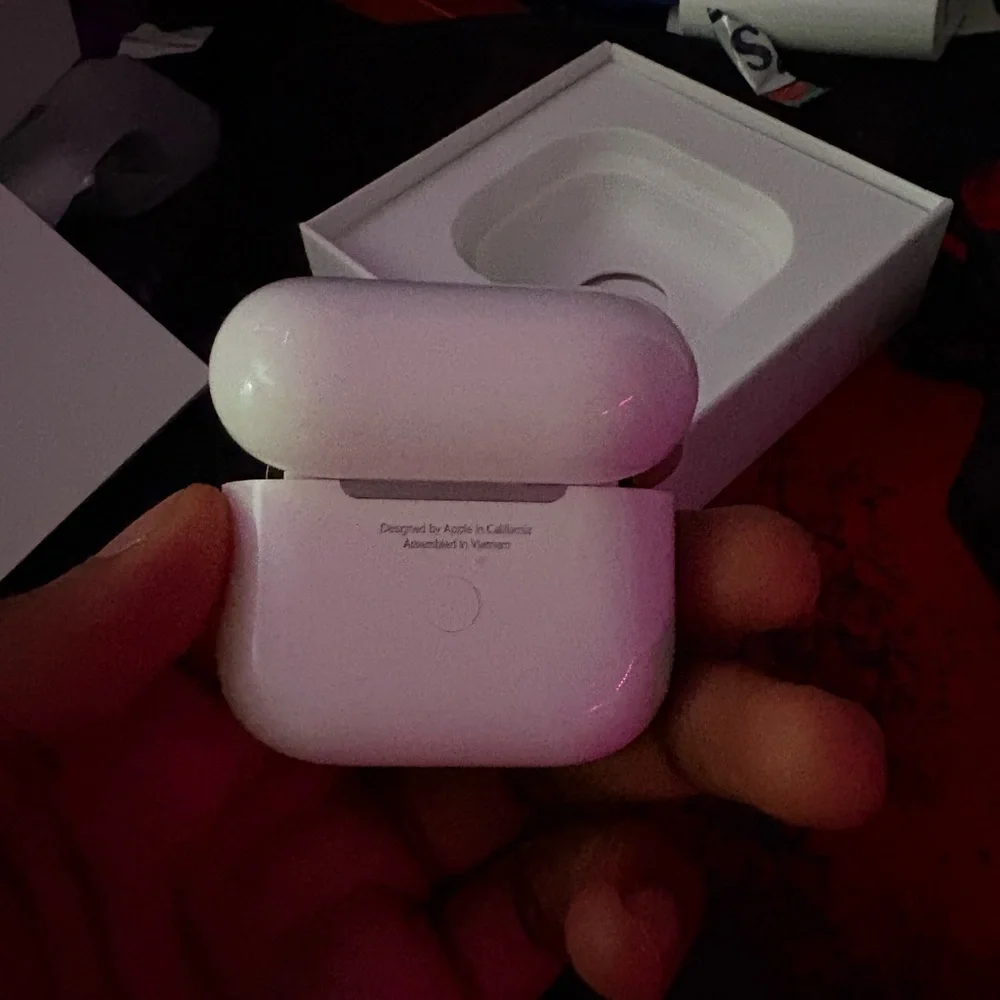 Apple White Wireless Earbuds